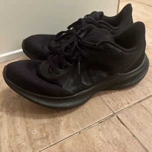 Nike Downshifter 10 Womens Running Shoes CI9984-003 Triple Black Size 9.5